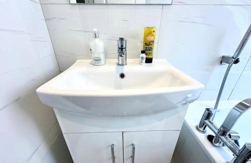 Stunning Modern, Private Apartment,15 Mins To Central London - Photo 25