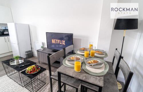 Ten Cromwell - FREE PARKING - Spacious 3 Bedroom Contractor Home - Central Grays Close to Station and Shops - Fast Wi-Fi - Long Term Stays - Foto 21