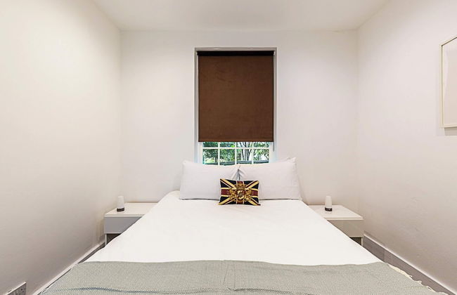 Charming Kensington Apartment - Photo 1