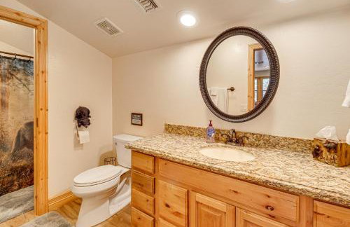 Rustic Lakeside Cabin on 3 Acres with Nature Views! - Foto 23