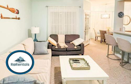 Beach perfect getaway 2 bedroom apartment - Foto 1