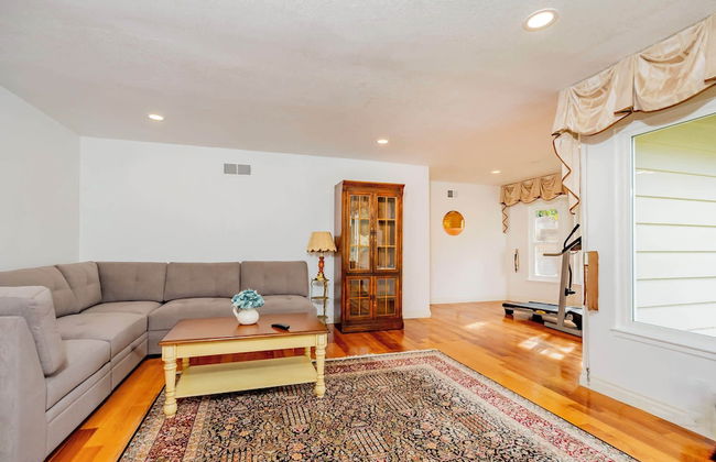 Serene Retreat & Modern Comforts in Rowland Heights - Foto 25