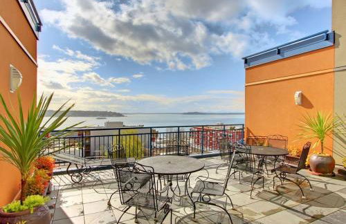 City Water View Oasis with Pool & Gym near Cruise in Heart of Seattle - Foto 38