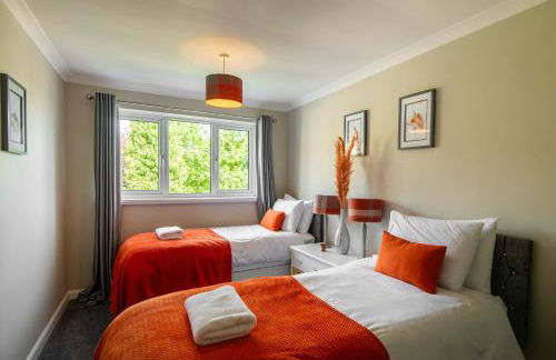 Spacious 4 Bed Holiday Home with Hot Tub & Parking near Matlock Peak District - Foto 19