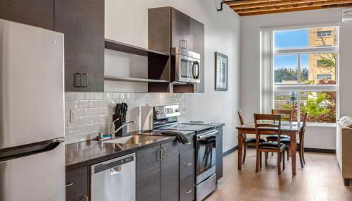 Brand New Condo Steps from Bremerton Ferry - Foto 1