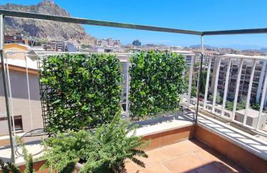 CITY HOUSE & FREE PARKING by Perry-Holiday moderno, panoramico e comodo fino a 6 ospiti - Foto 8