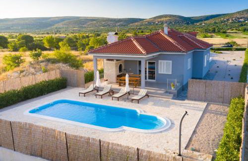 Modern Guest House Rak with beautiful pool - Photo 8