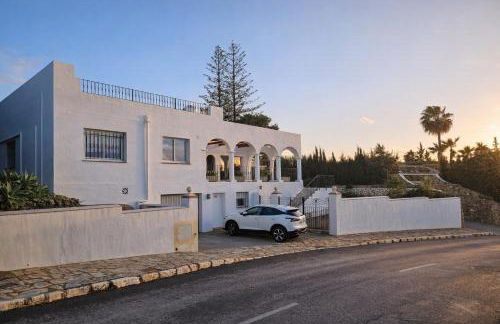 Villa With Jacuzzi and Panoramic Views in Prestigious El Rosario, Marbella - Foto 32