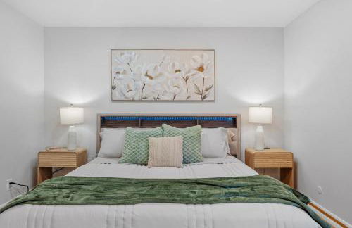 Entire Private Home with 4 Bedrooms 2 Bathrooms, Pool, View, 4 Parking, King Bed, Big Yard, Available Now - Foto 46