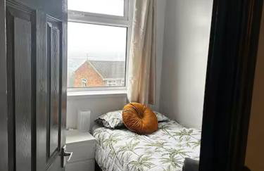 Luxurious Three-Bedroom Family Home with Free Parking - Foto 13