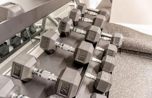 HostWise Stays - The Washington at Chatham - Park Free, Gym, More! - Foto 37