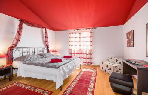 Four-Bedroom Holiday Home In Golubovo - Foto 6