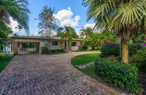 The Garden House Hot Tub Pool and Lush Garden Oasis - Foto 46