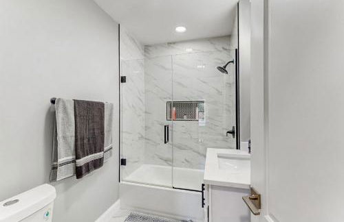 Near Beach! Group-Friendly Michigan City Retreat - Photo 13