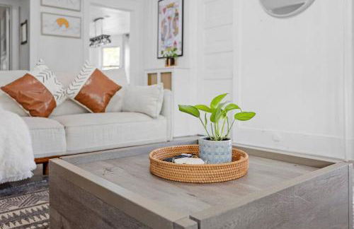 5BR 3BA Family Retreat 2 Blocks from Beach - Foto 13