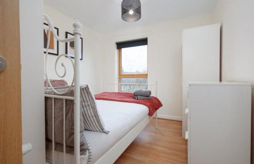 2BR Apartment with Parking Near Southside and Queens Park - Foto 17