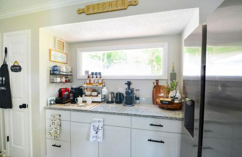 Private 1 Acre Retreat, Spa, Firepit, Gym, Chickens, King Suite, Pets - Foto 6