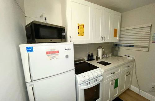 Cozy & Colorful Miami Art Canvas w/HotTub & Murals - Foto 11