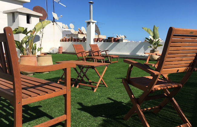 Luxurious Apartment with Private Garden - Photo 20