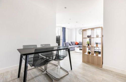 Stylish & Comfortable Top-Floor Flat in Harrow - Photo 29