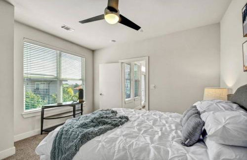 2BR Airy Getaway Near Downtown Pool Gym - Foto 14