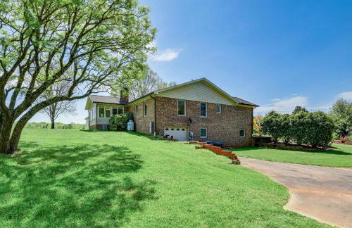 Spacious Mount Pleasant Home with Grill and Yard! - Foto 31