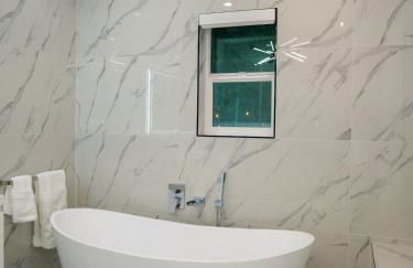 Sleek 7BR Exquisite Estate Resort Pool, Sauna, Spa 6500 SQF - Foto 24