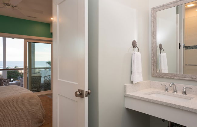 Ocean's Eye by Avantstay Beach Front Home w/ Roof Top, Pool & Putting Green! - Foto 12