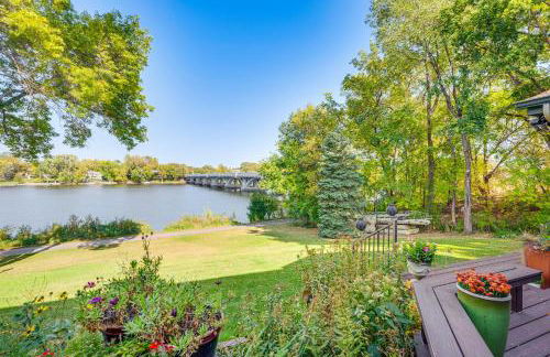 Riverfront Champlin Townhome with Deck and Water View! - Foto 35