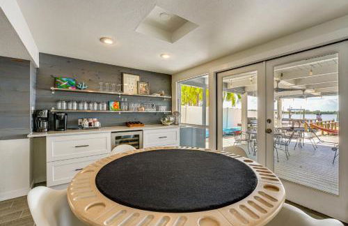 Luxurious Waterfront Home, 4 Mi to Sponge Docks! - Foto 6