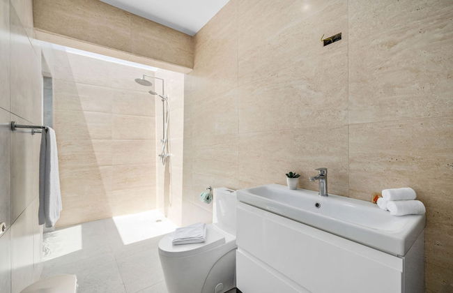 3BR 3BA Newly Built w Private Pool 5 min 2 Beach - Foto 17