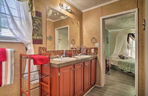 Bring Your Pets! Midway Abode with Yard and Fire Pit - Foto 13