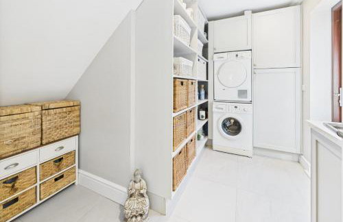 3 beds Luxury Family Home with Self-Check in & Direct Train to London - Foto 24