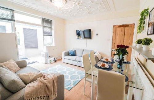 Spacious 4-Bed Home, Perfect Stay with Free WiFi - Foto 61