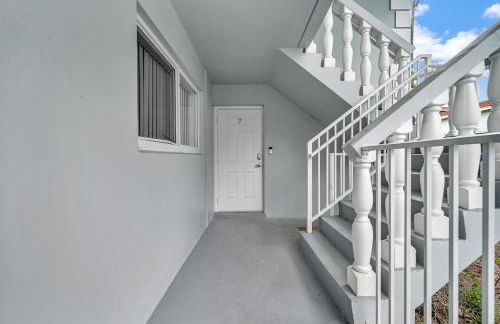 Chic Boca Raton Apartment Pool WiFi Parking - Photo 18