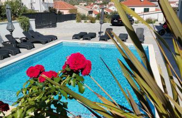 Villa Barbara & Zoran with heated swimming pool - Photo 1