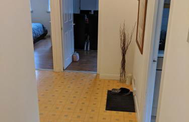 Oaklawn Apartment - Sleeps 4 Parking & Garden - Photo 79