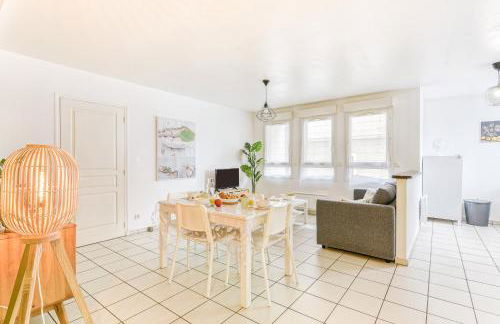 Cosy T2 à 100m de la Gare, parking gratuit, WiFi Fibre pour 4 personnes - Foto 7