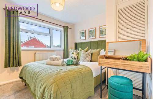 Cosy 3-Bedroom Serviced House with Free Fast WiFi and Parking for 2 Cars By Redwood Stays - Foto 5