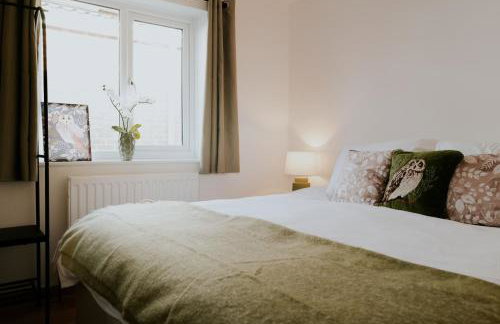 The Bird's Nest by Sheppey Stays- Pet Friendly Cozy Coastal Escape - Sleeps 6 with Parking - Great Rates for Long Stays - Photo 21