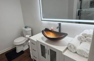 Luxury Lakefront 4BR - Corporate & Extended Stay Friendly - Foto 50