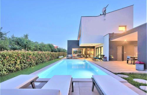 Luxury Villa Hedone with heated pool, welness and playground - Photo 43