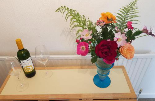 Beechcroft 2 bed part house - Photo 30