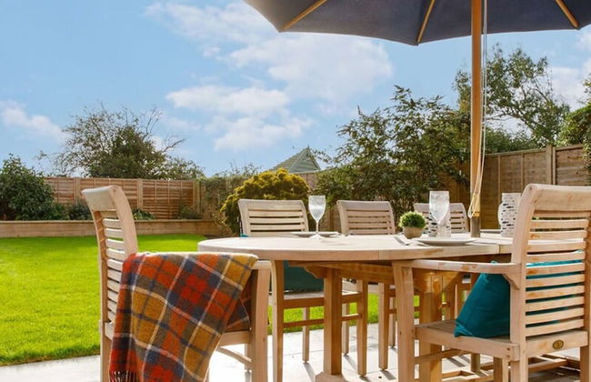 Coastal Retreat for 8 With Hot Tub - Walk to Beach - Foto 1