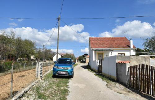 This Pleasant Holiday Home is an Ideal Starting Point to Explore Dalmatia - Foto 3