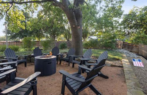 Heated Pool & Spa Mini Golf Bowling Game Room perfect for family - Photo 72