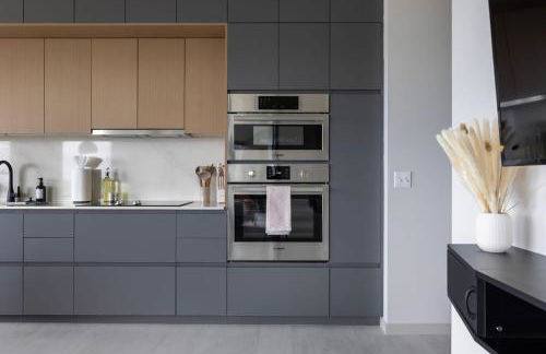 Luxury Downtown King Bed, Rooftop Pool - Photo 22