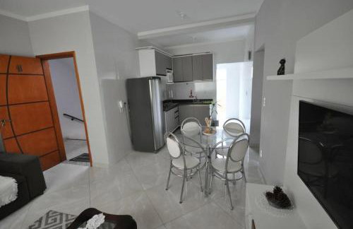 Apto com 3 quartos,1 vaga garagem e quintal - Foto 1