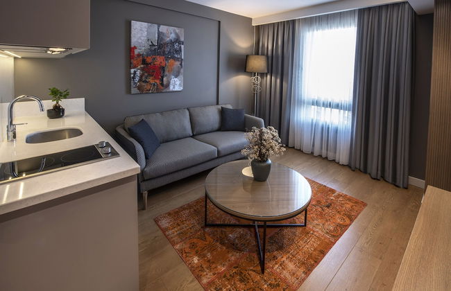 Valente Suites & Hotel - Photo 9