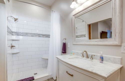 Relaxing Home with Hot Tub Near Expo Center and Downtown - Foto 15